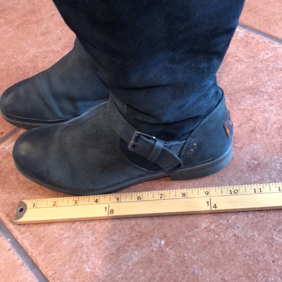 Ugg black waterproof leather boots size 8.5 - Picture 7 of 16